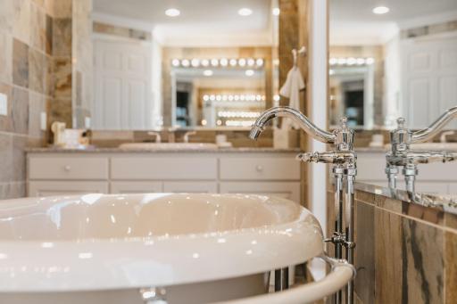 5004 Oak Bend Lane, Edina, MN 55436