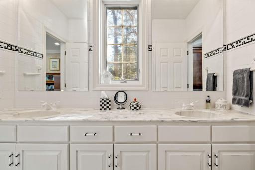 5004 Oak Bend Lane, Edina, MN 55436