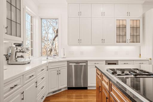 5004 Oak Bend Lane, Edina, MN 55436
