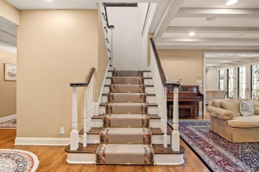 5004 Oak Bend Lane, Edina, MN 55436