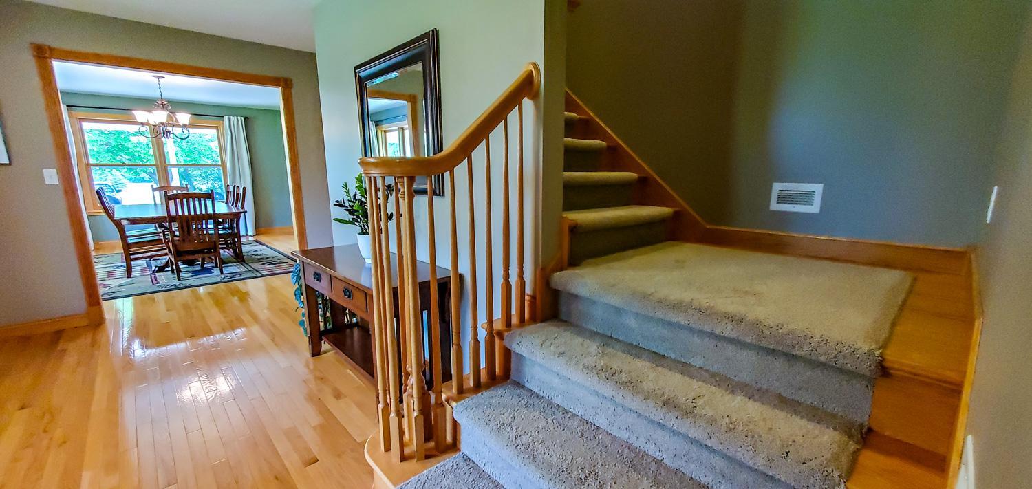 Foyer to upper level
