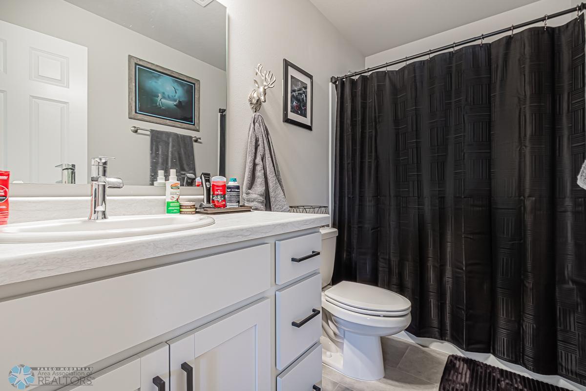 Lower_Bathroom_1.jpg