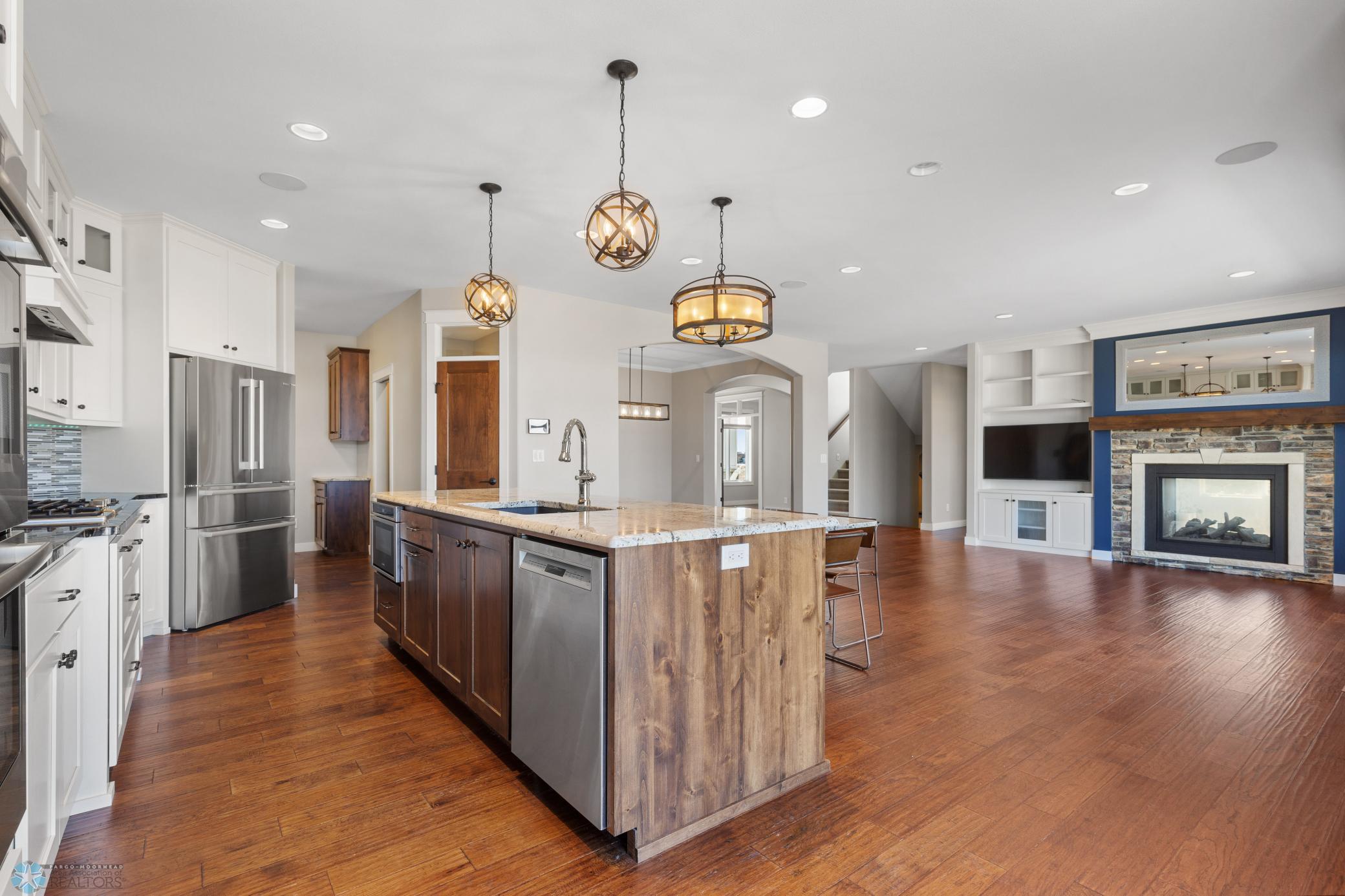 kitchen features SS Bosch appliances