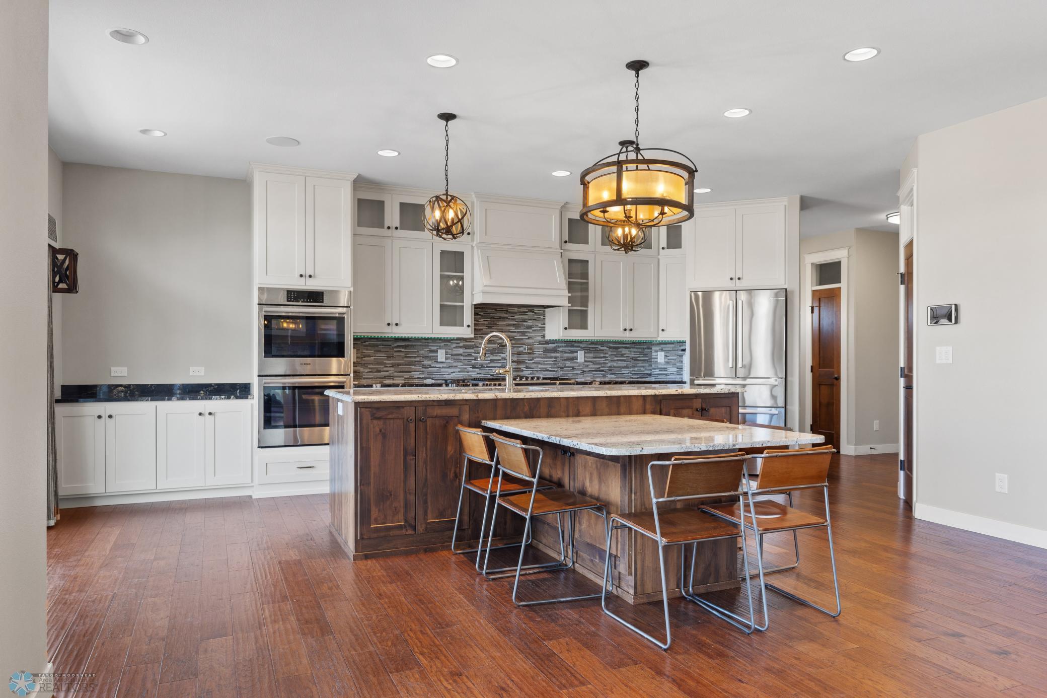 kitchen - T shaped granite island