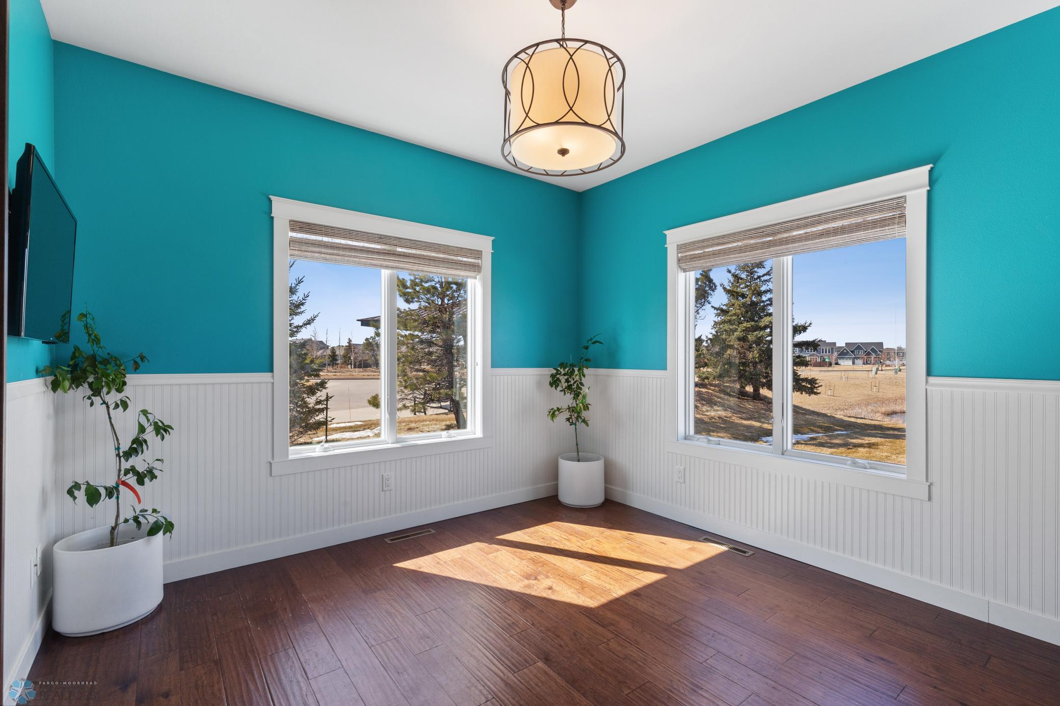 flex room windows face south and west