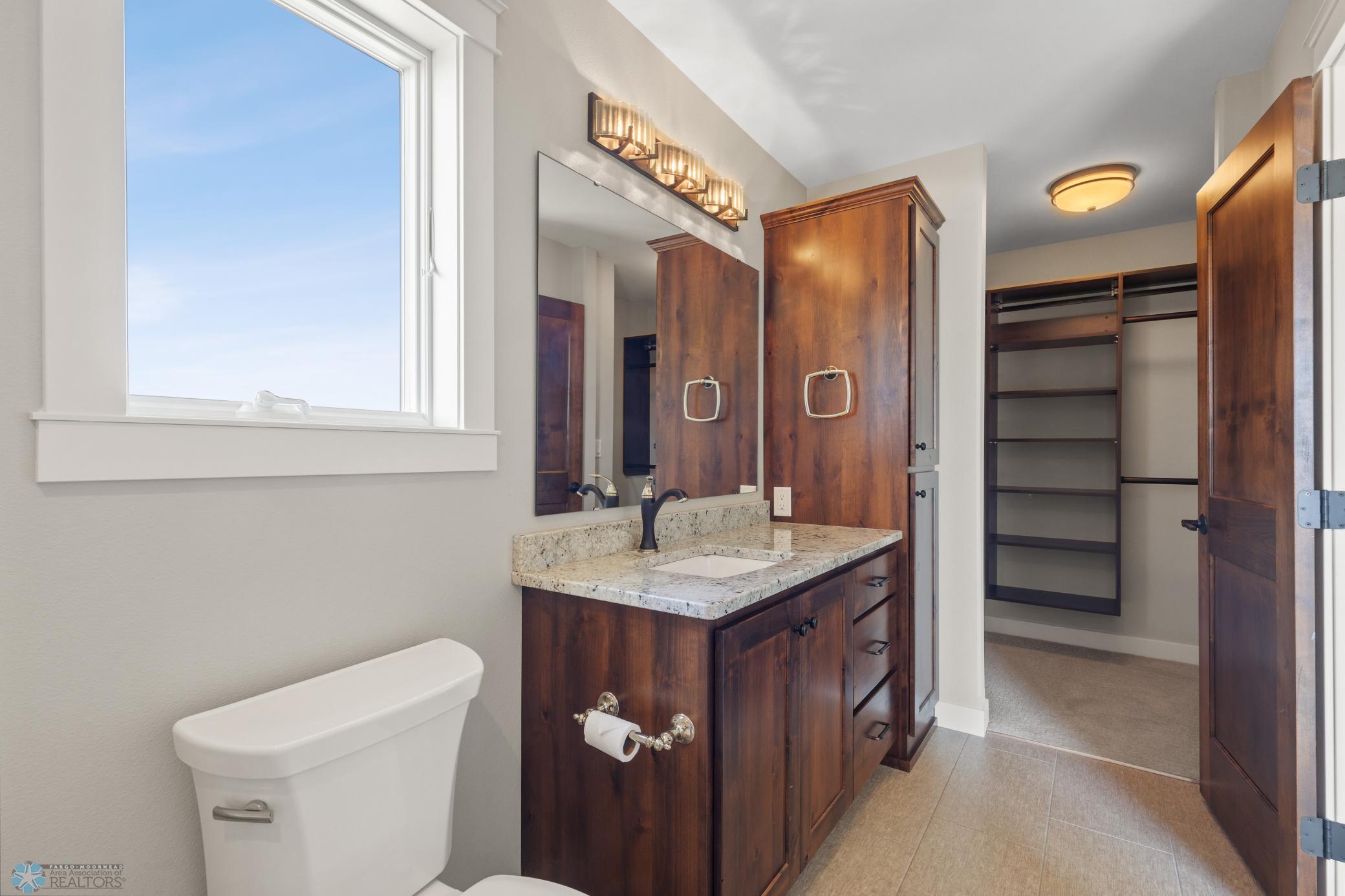 private bath/walk-in coset for BR 4