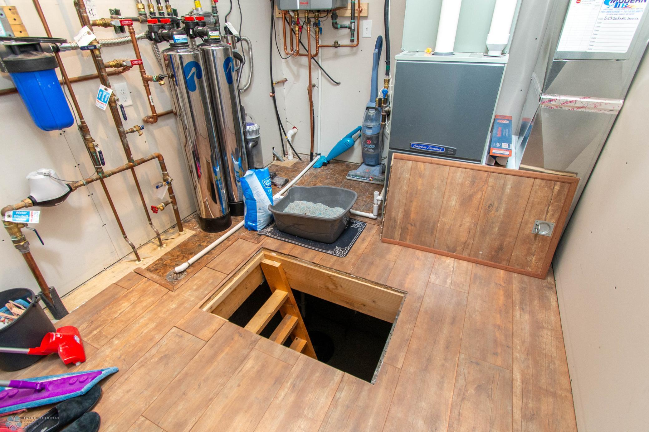Storage-Crawl Space