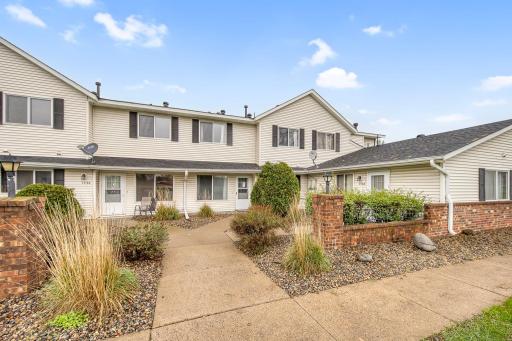 1538 Helmo Avenue N, Oakdale, MN 55128