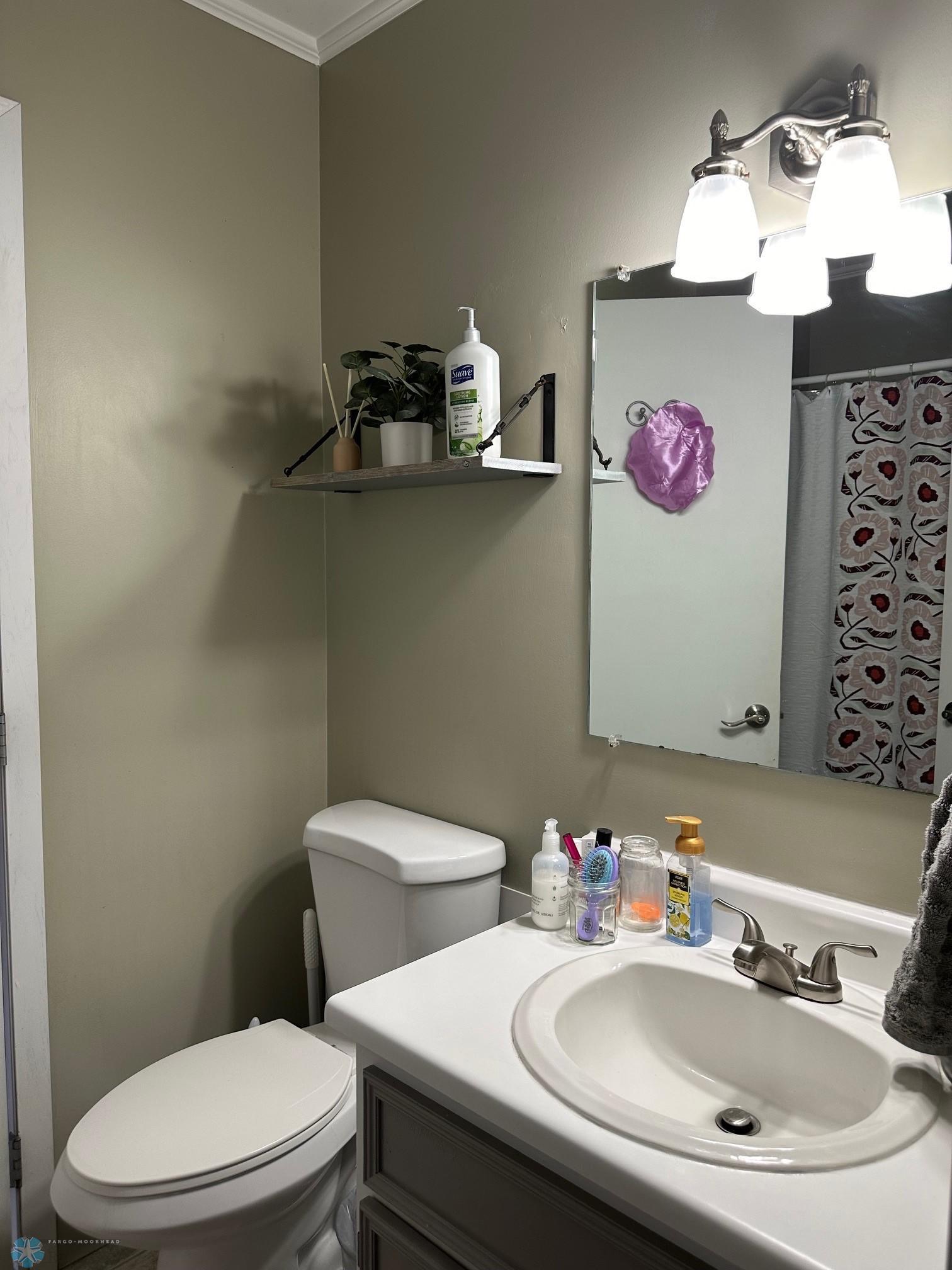 Main bath 1.jpg