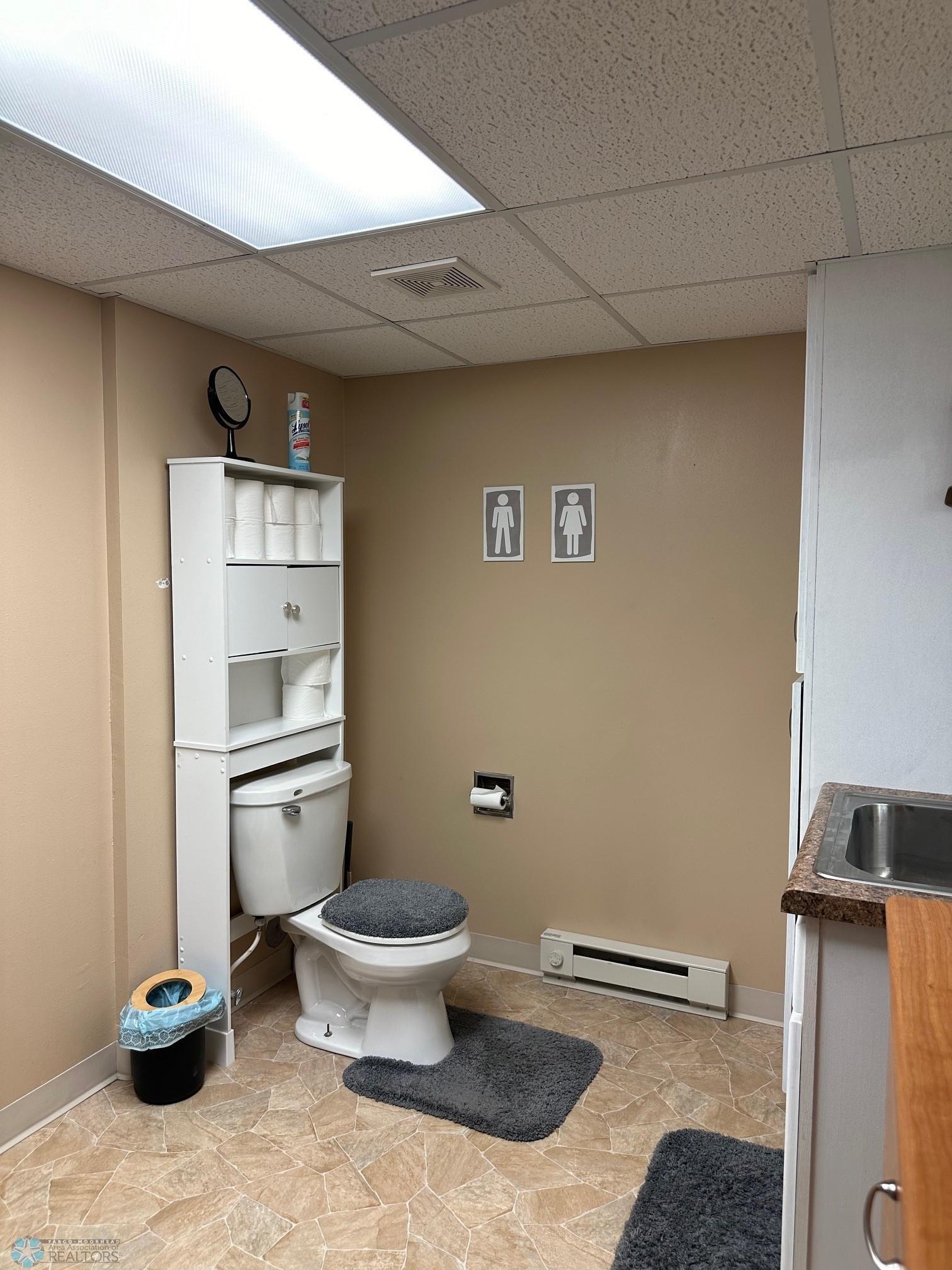 Basement Bathroom 1.jpg