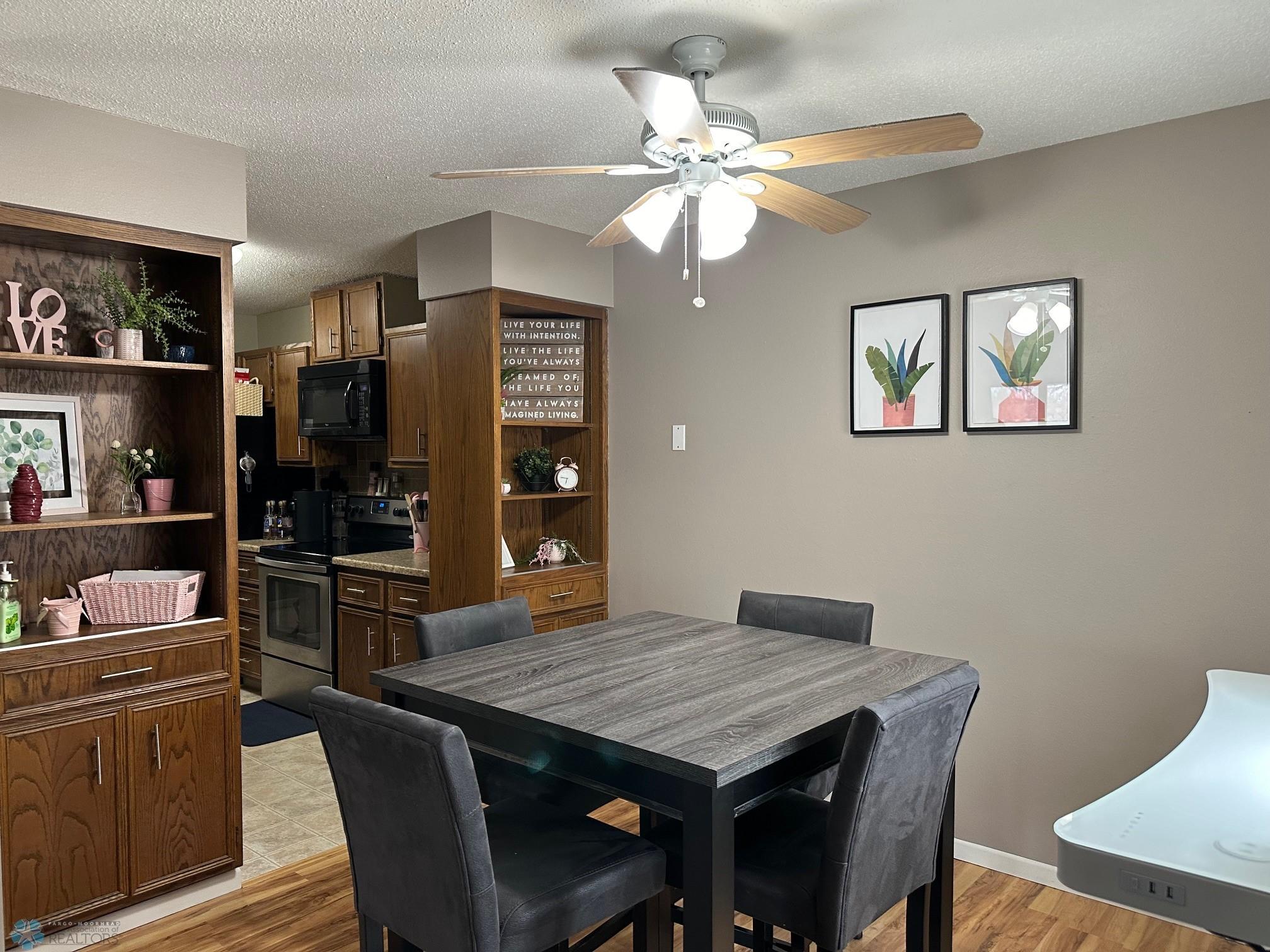 Dining Kitchen 1.jpg