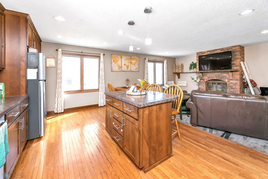 kitchen island.JPG