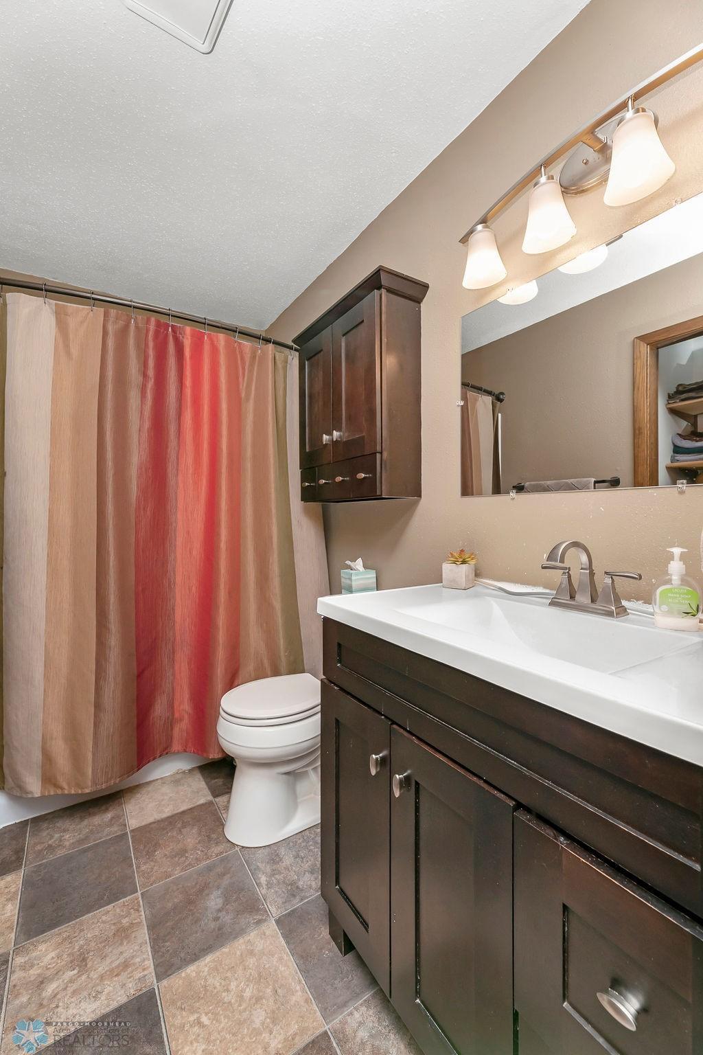 Bathroom 1.JPG