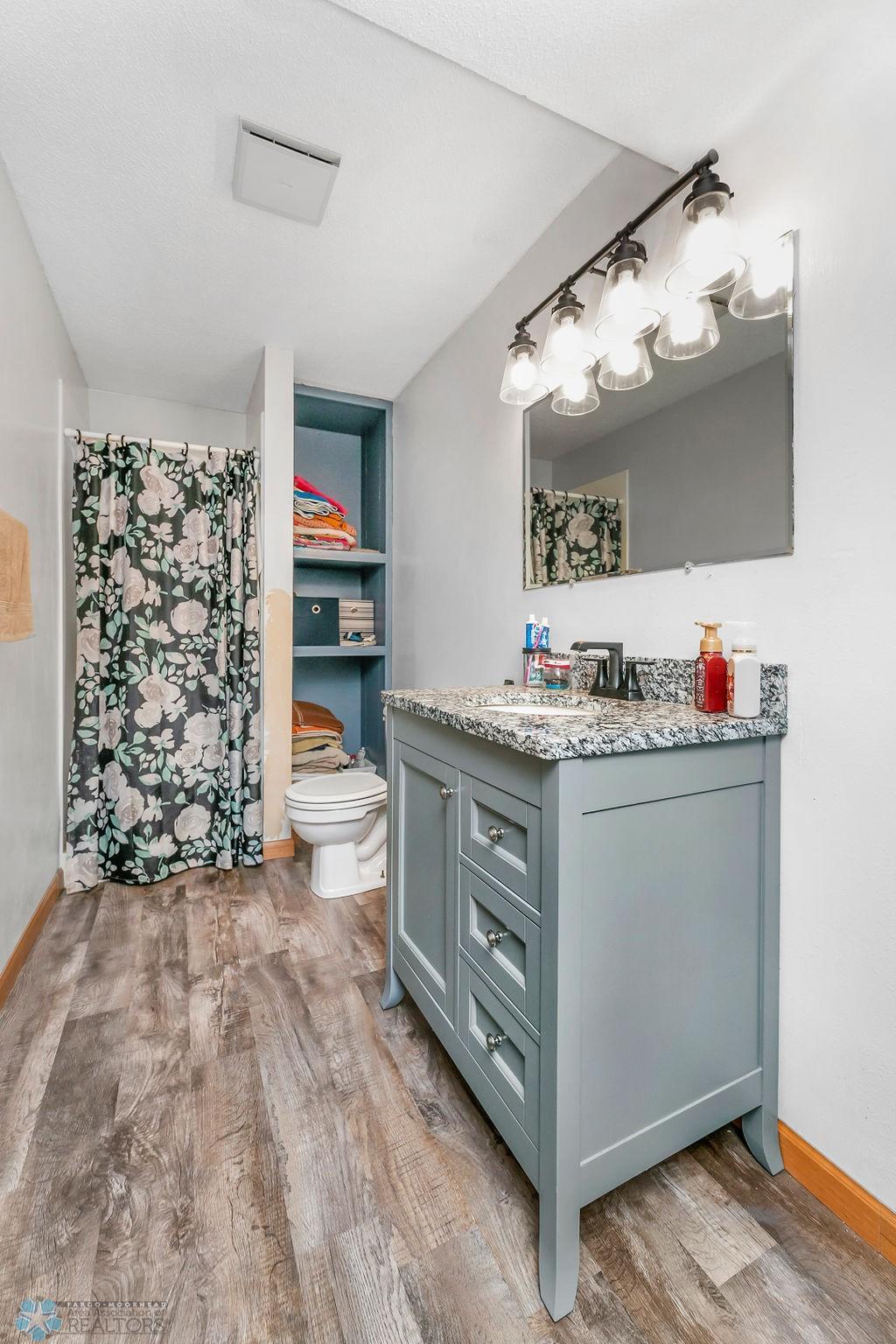 Bathroom 2.JPG