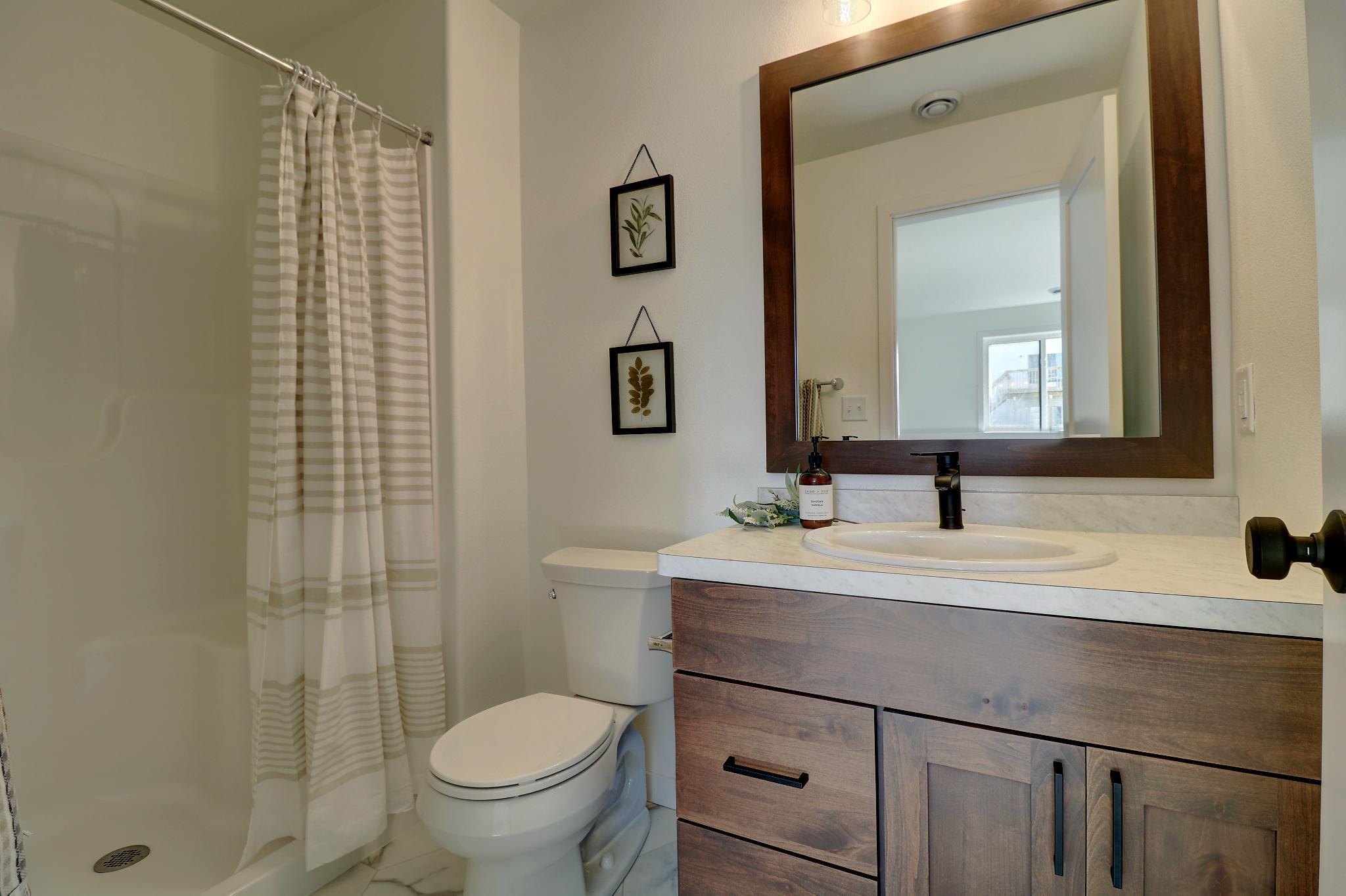 Basement Bathroom1_1.jpg