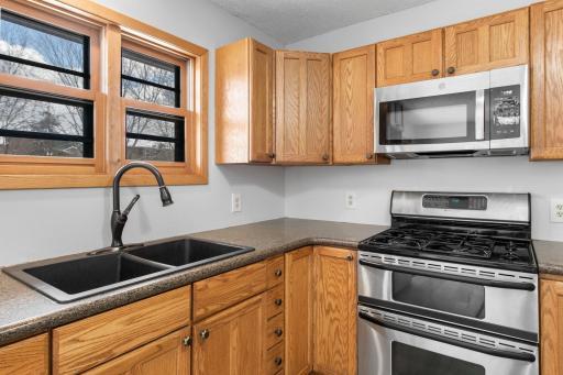 2117 Foothill Trail S, Shakopee, MN 55379