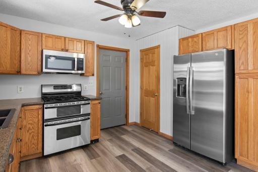 2117 Foothill Trail S, Shakopee, MN 55379