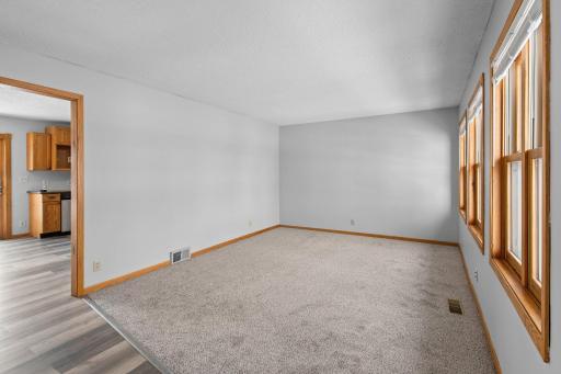 2117 Foothill Trail S, Shakopee, MN 55379