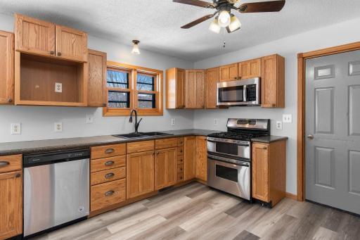 2117 Foothill Trail S, Shakopee, MN 55379