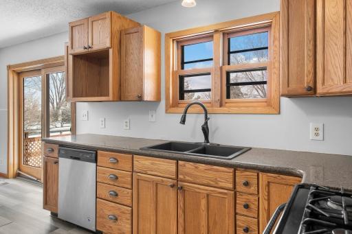2117 Foothill Trail S, Shakopee, MN 55379