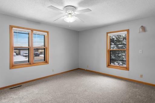 2117 Foothill Trail S, Shakopee, MN 55379