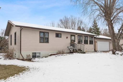 2117 Foothill Trail S, Shakopee, MN 55379