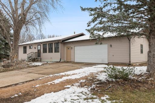 2117 Foothill Trail S, Shakopee, MN 55379