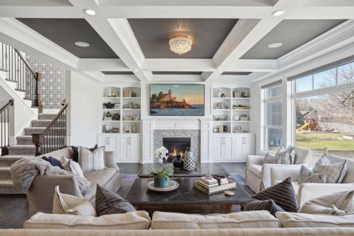 Spacious living room with built-ins, gas fireplace and coffered ceilings