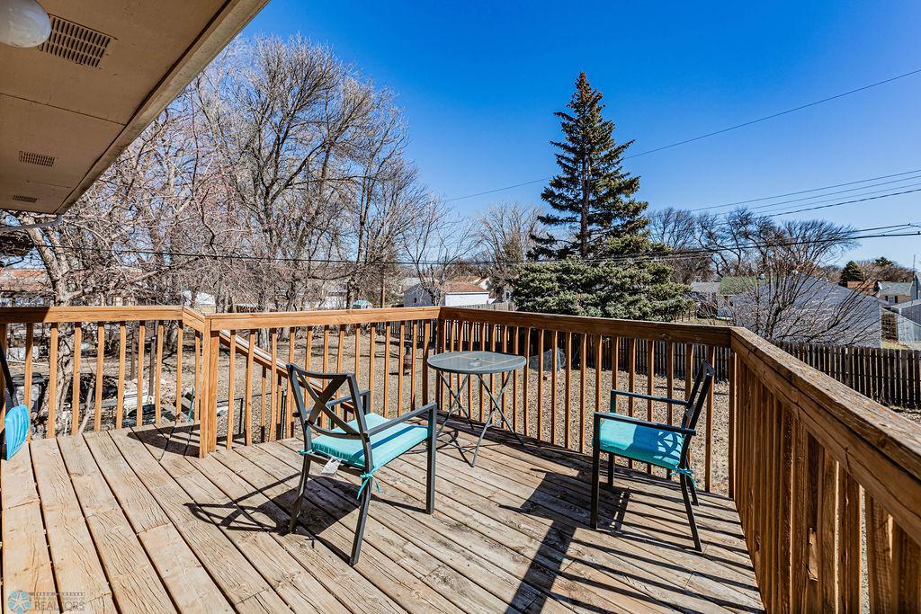 Upper Level Deck