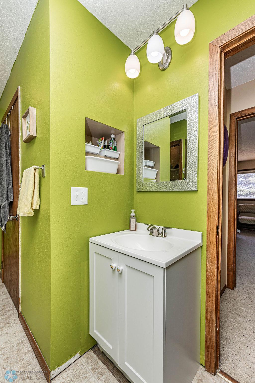 Upper Level Hollywood Bath