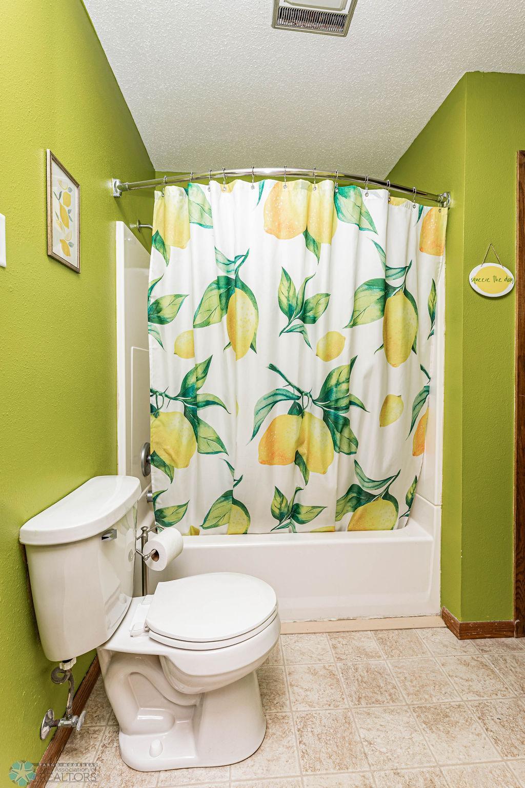Upper Level Full Bath