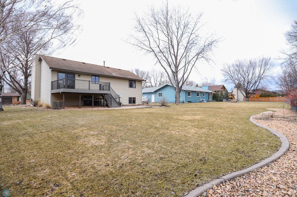 yard from NE corner
