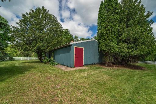 The stallion barn is 24' x 40' and features 3 runs for stallions or other livestock, 4 box stalls, and rubber mats.