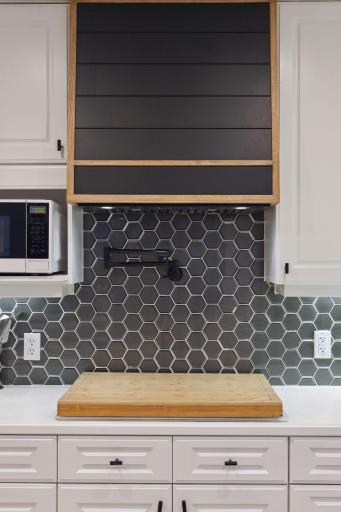 Convenient pot filling faucet above the cooktop!