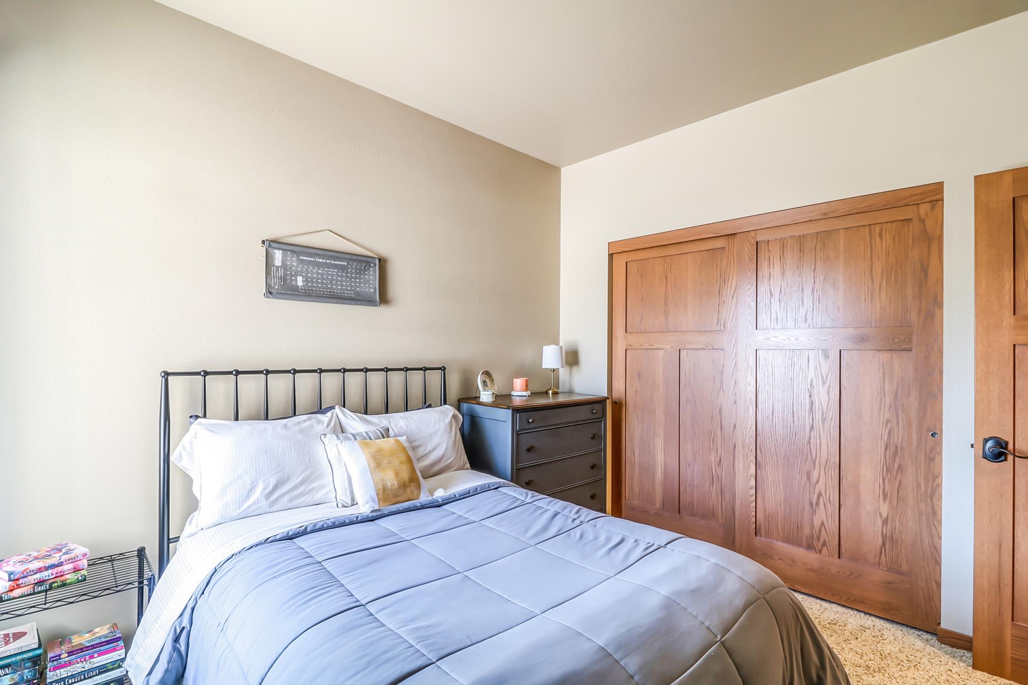 Bedroom1_1.jpg