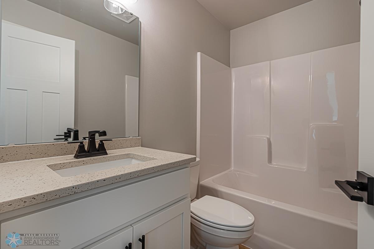 1116 Jill Dr W, West Fargo, ND 58078-15.jpg