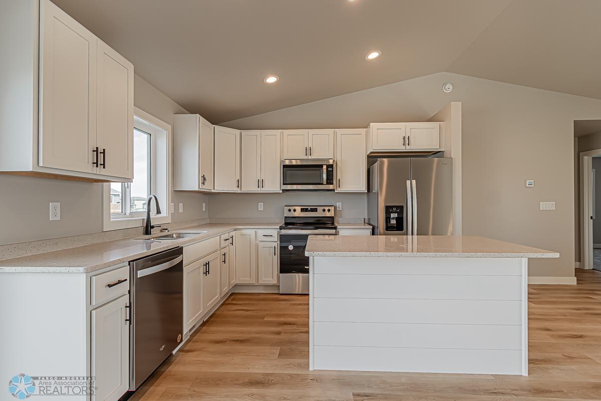 1116 Jill Dr W, West Fargo, ND 58078-07.jpg