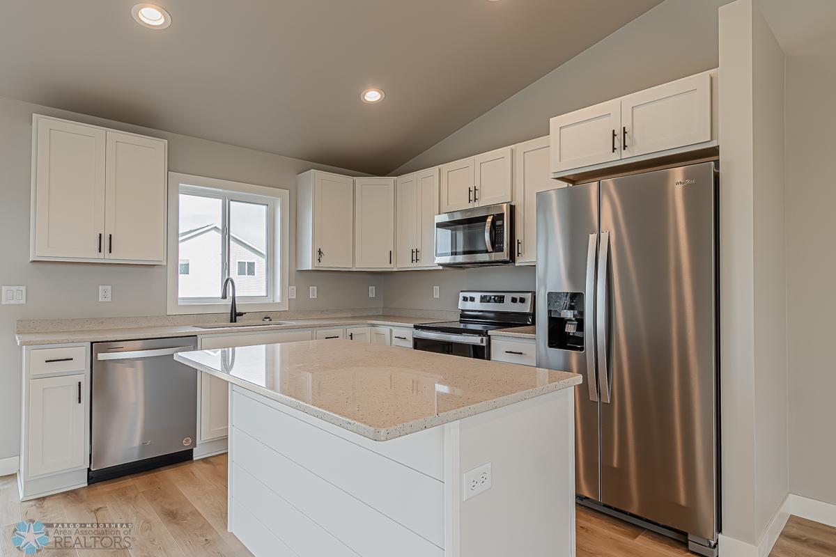1116 Jill Dr W, West Fargo, ND 58078-08.jpg