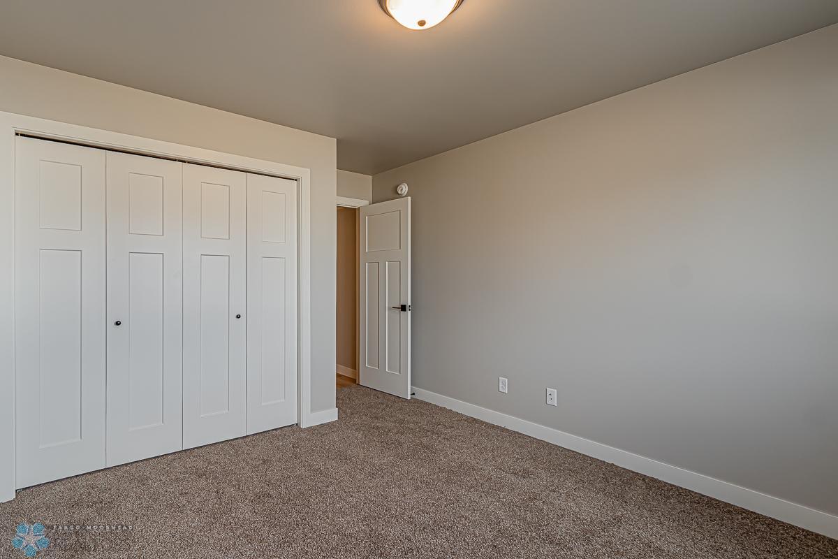 1116 Jill Dr W, West Fargo, ND 58078-14.jpg
