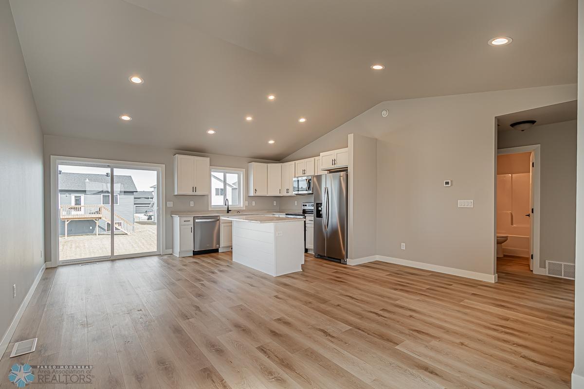 1116 Jill Dr W, West Fargo, ND 58078-05.jpg