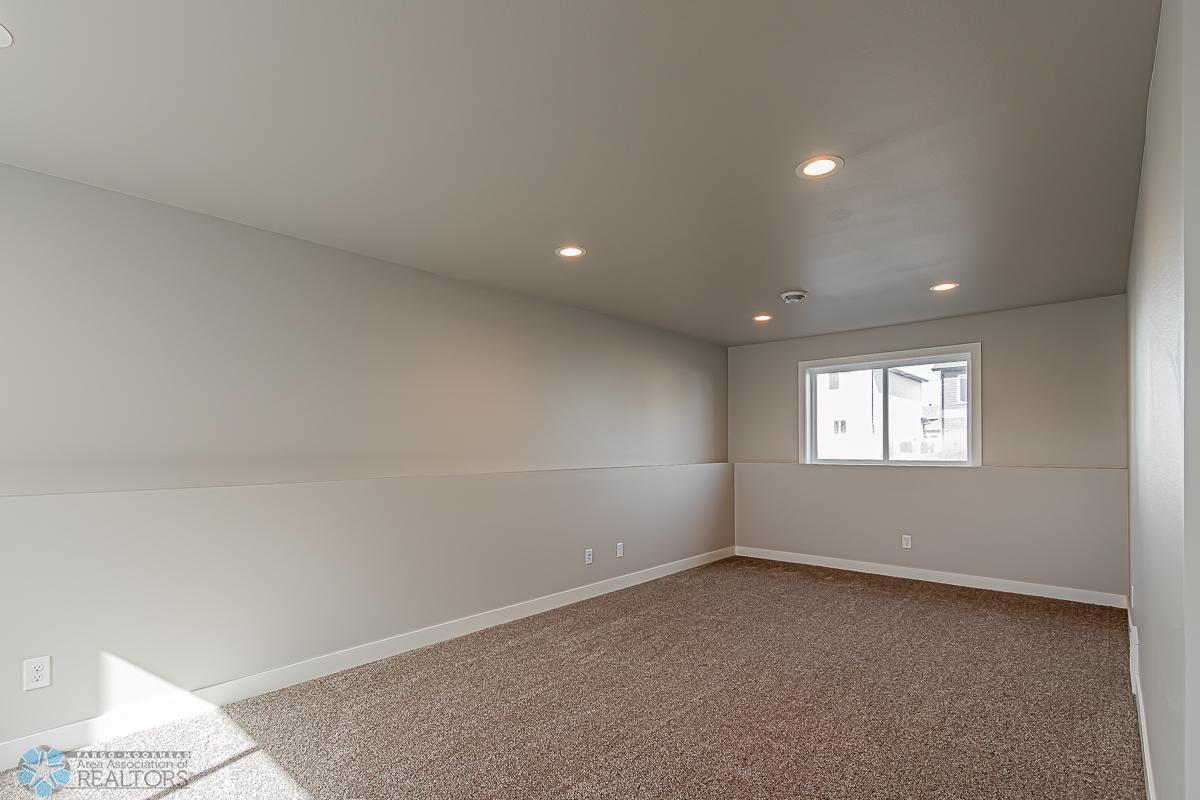 1116 Jill Dr W, West Fargo, ND 58078-16.jpg