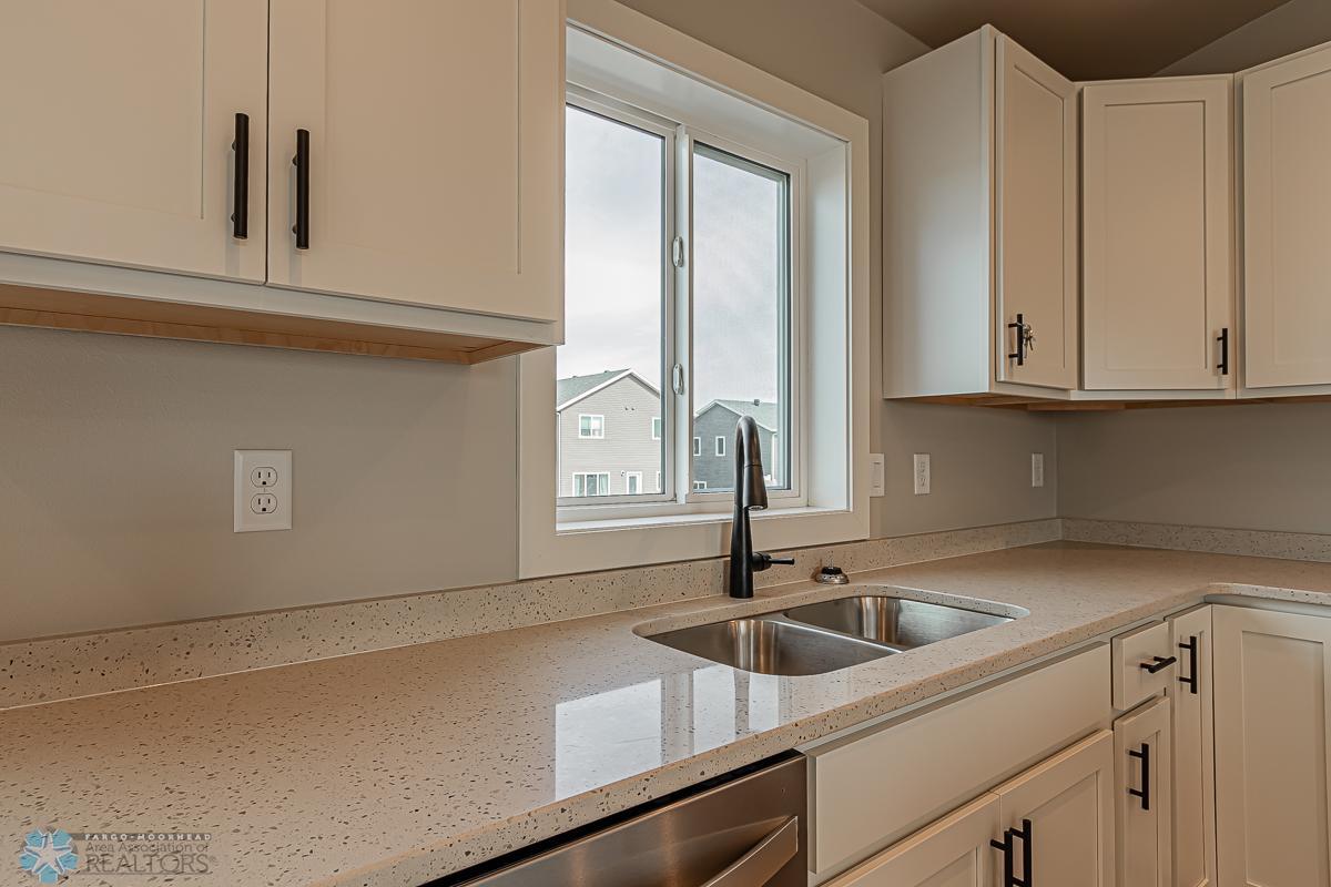 1116 Jill Dr W, West Fargo, ND 58078-09.jpg
