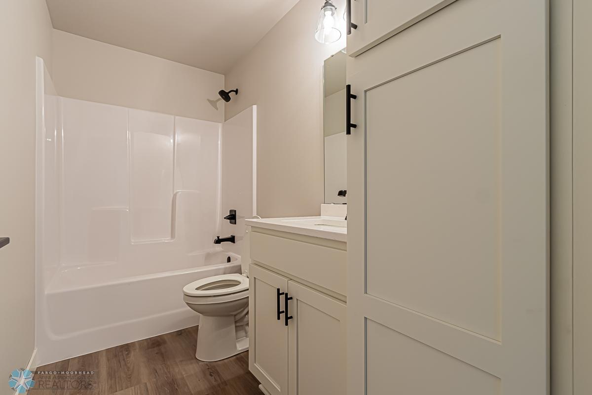 1104 Jill Dr W, West Fargo, ND 58078-27.jpg