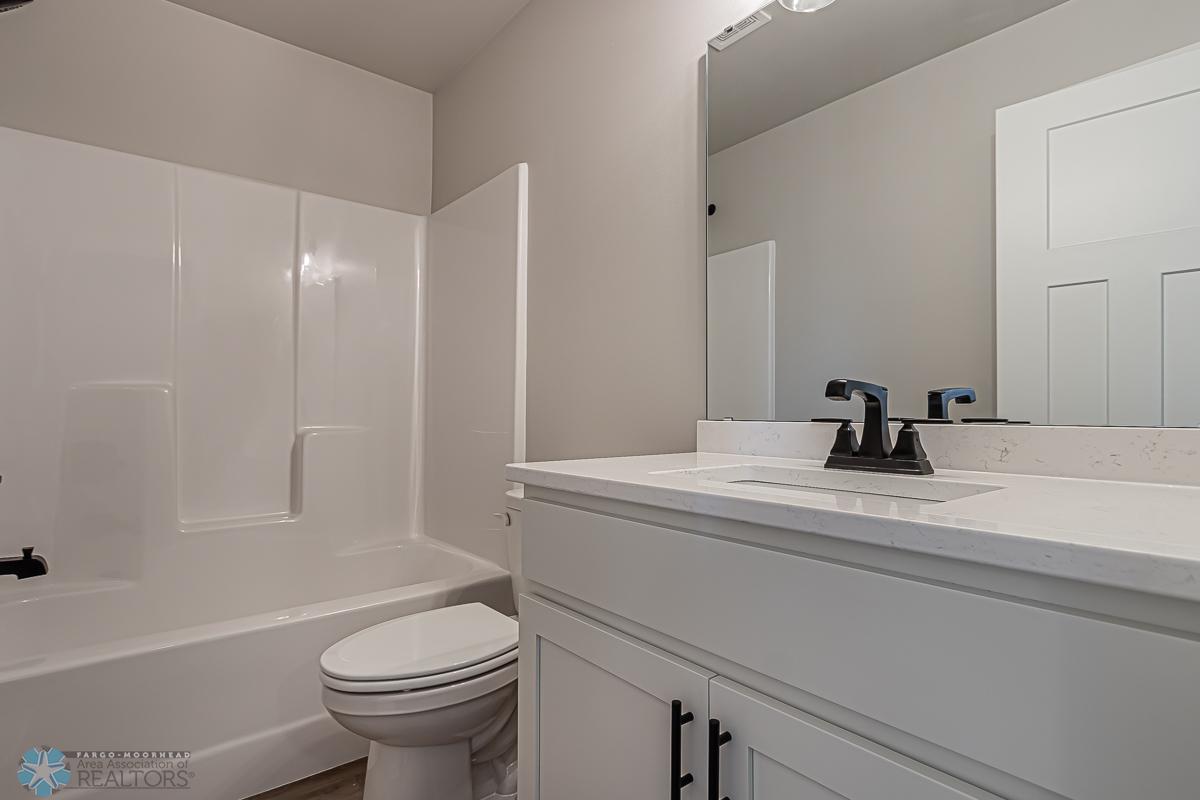 1104 Jill Dr W, West Fargo, ND 58078-19.jpg