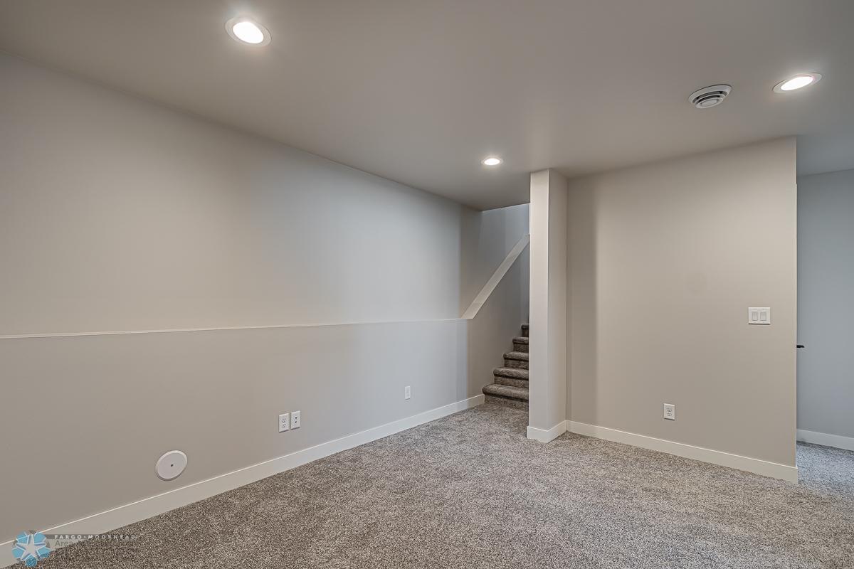 1104 Jill Dr W, West Fargo, ND 58078-21.jpg