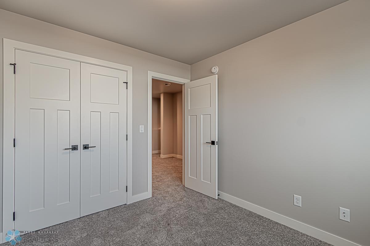 1104 Jill Dr W, West Fargo, ND 58078-23.jpg