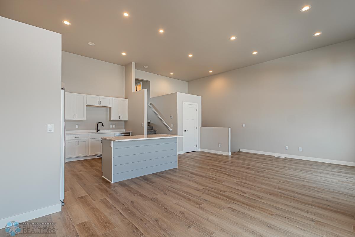 1104 Jill Dr W, West Fargo, ND 58078-07.jpg
