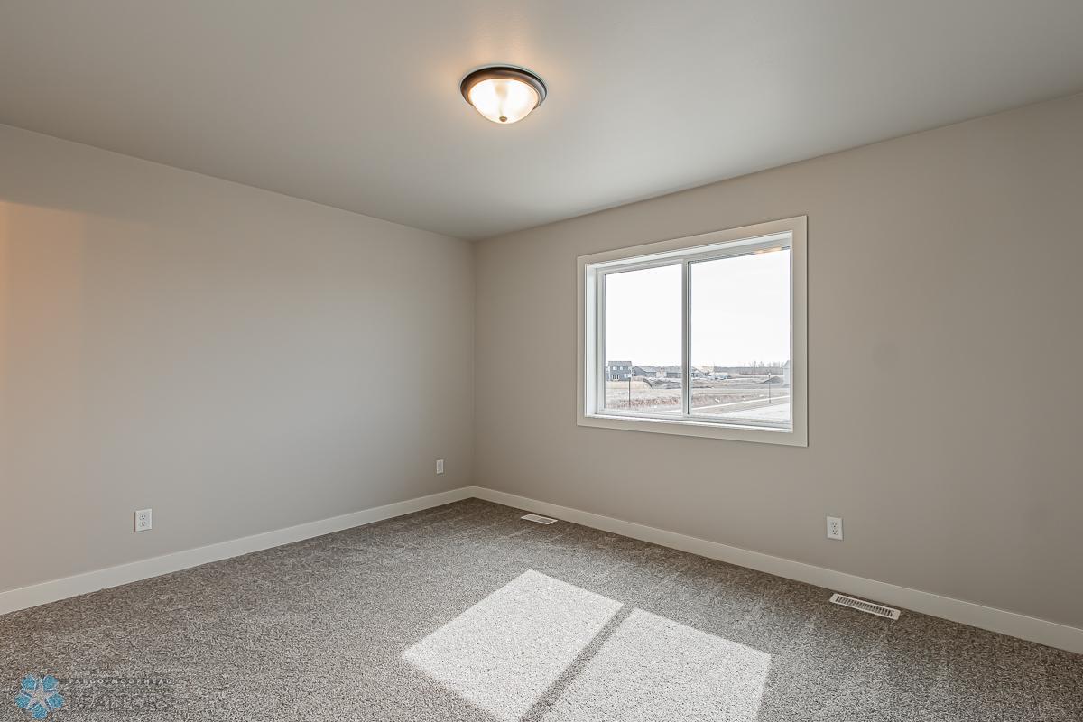 1104 Jill Dr W, West Fargo, ND 58078-16.jpg