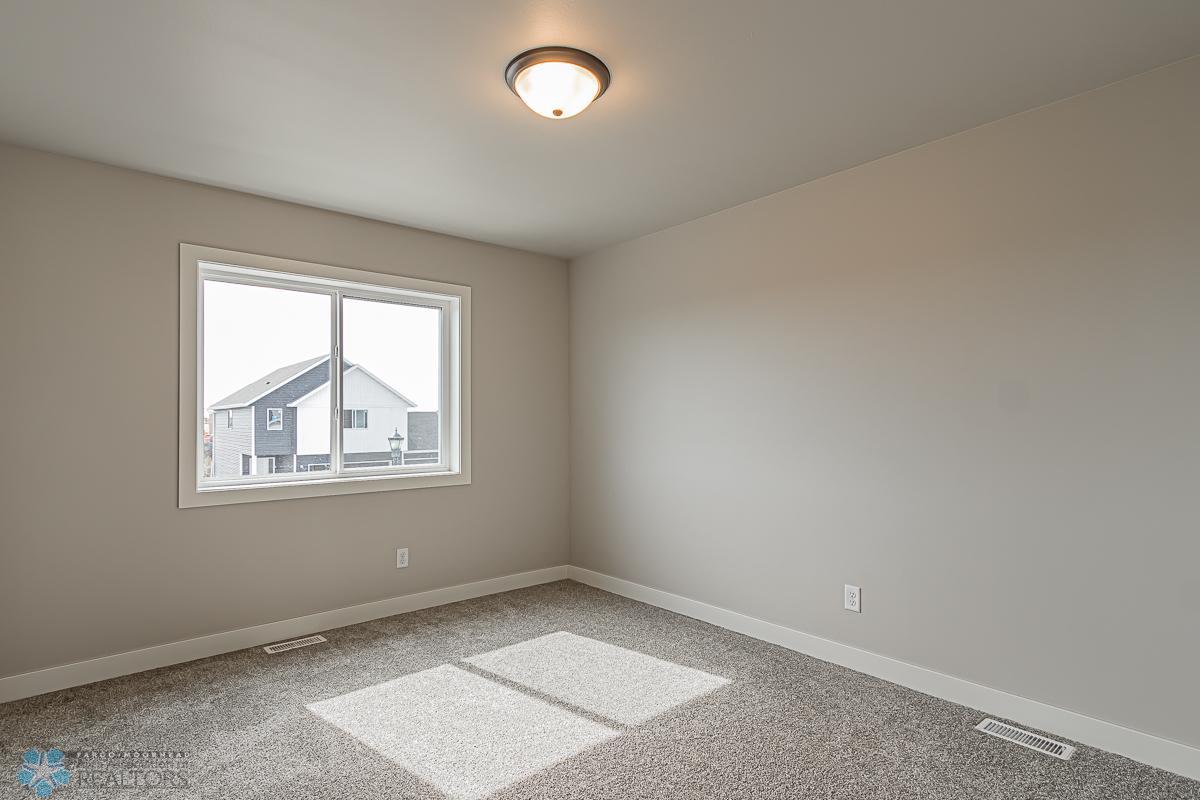 1104 Jill Dr W, West Fargo, ND 58078-14.jpg