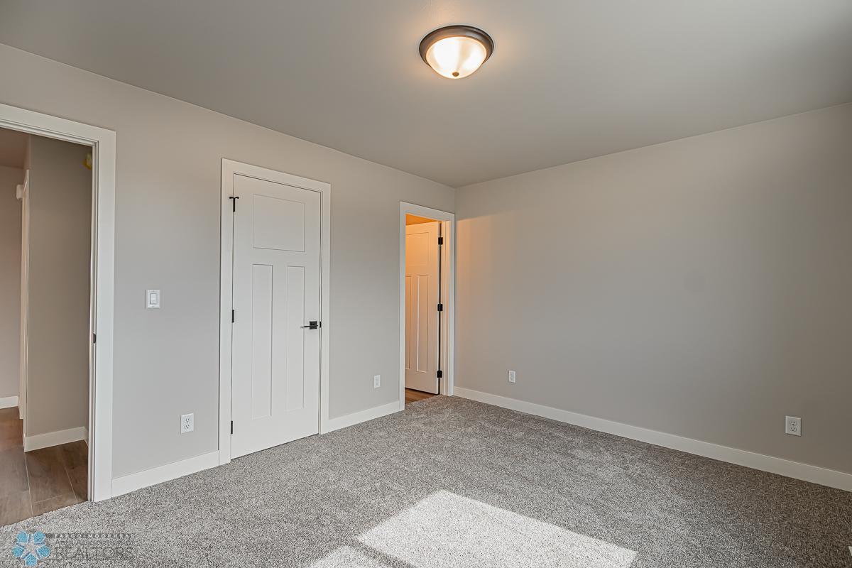 1104 Jill Dr W, West Fargo, ND 58078-17.jpg